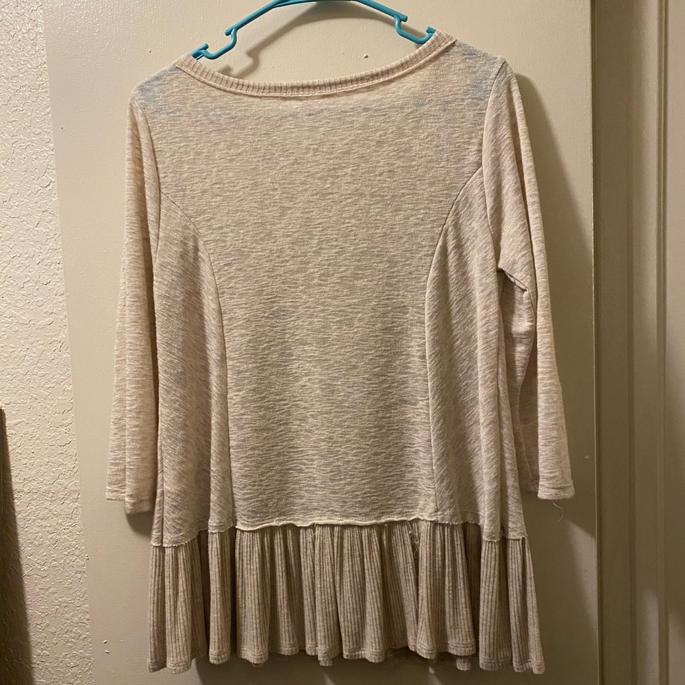 Tan blouse - Picture 5 of 6
